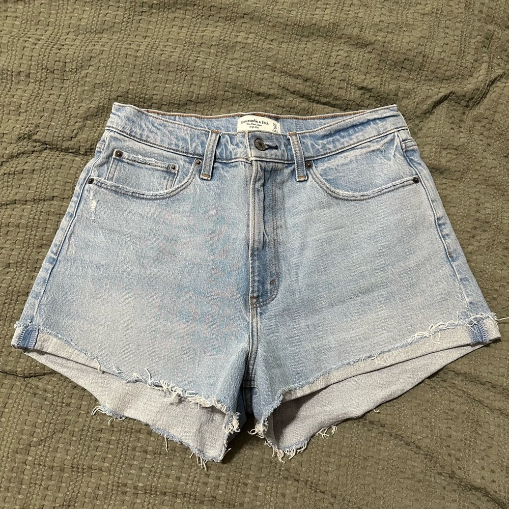 Abercrombie & Fitch The Mom Short High Rise Light Wash Denim Women's Shorts